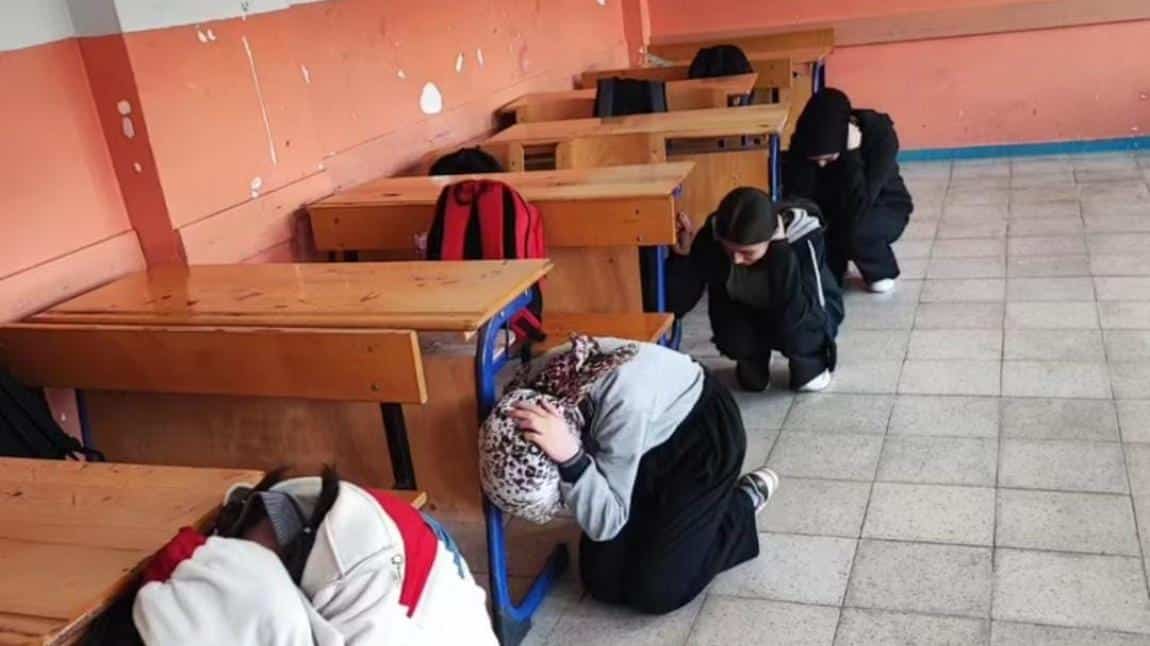 Deprem tatbikatı